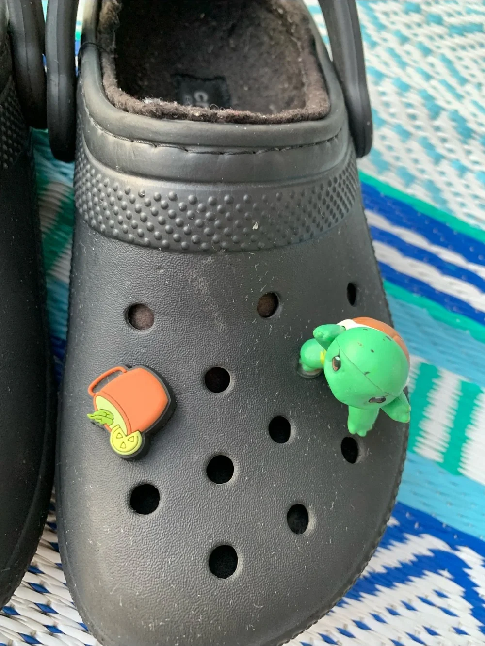 Crocs Classic Lined Clog Shoes Mens 2 Womens 4 Fleece 4 Jibbitz charms Pikachu